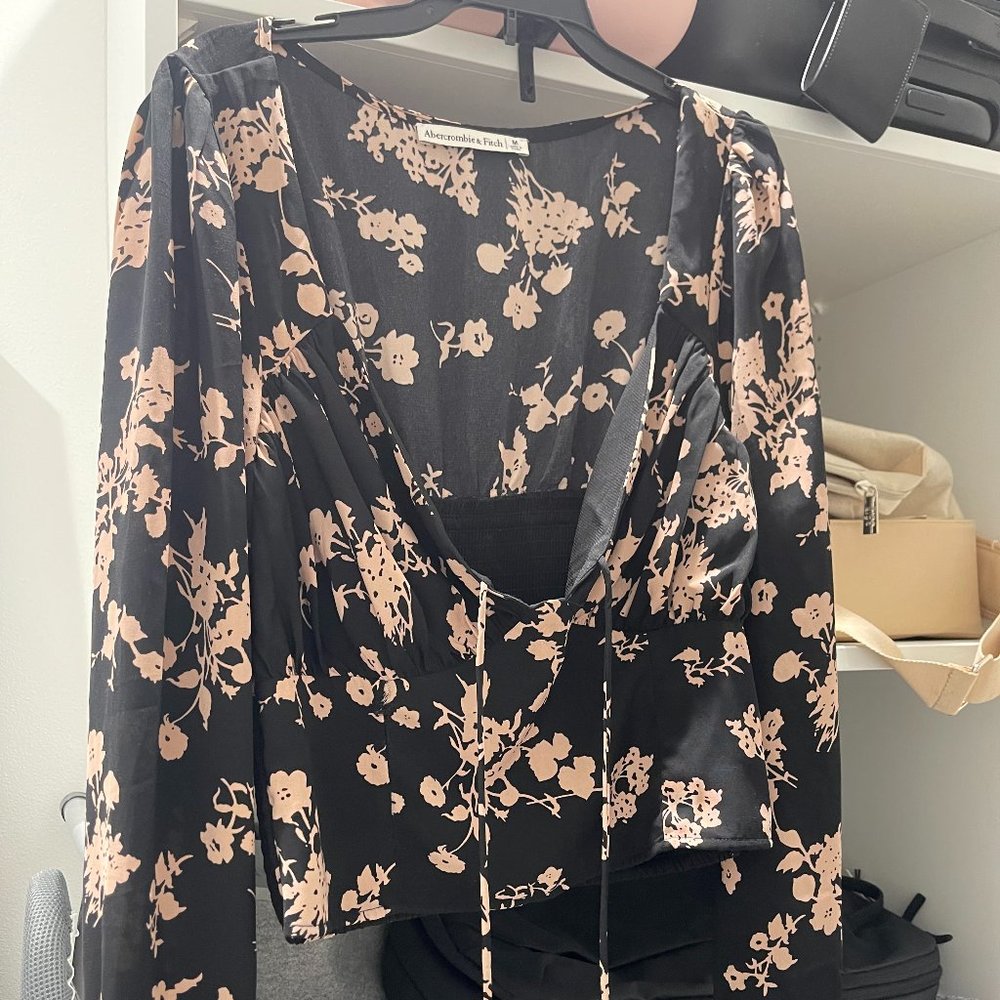 Abercrombie & Fitch Black Floral Crop Smocked Top